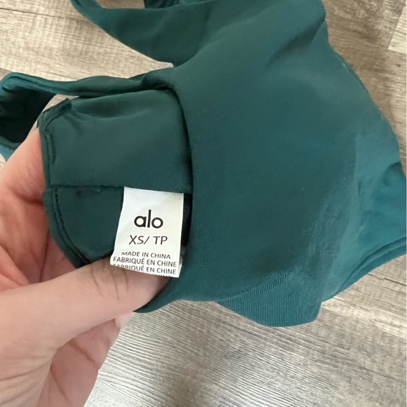 Alo Yoga tank - Picture 2 of 3